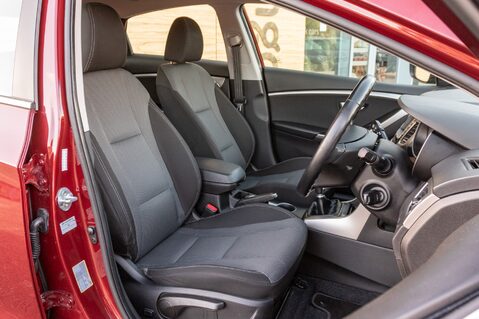 Hyundai i30 CRDI SE NAV BLUE DRIVE 28