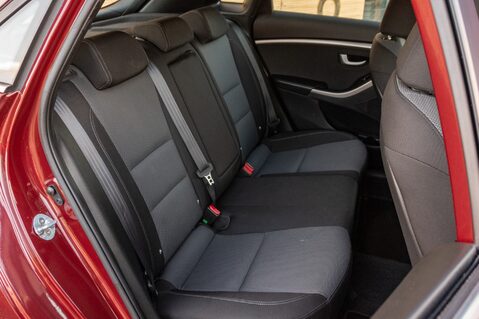 Hyundai i30 CRDI SE NAV BLUE DRIVE 31
