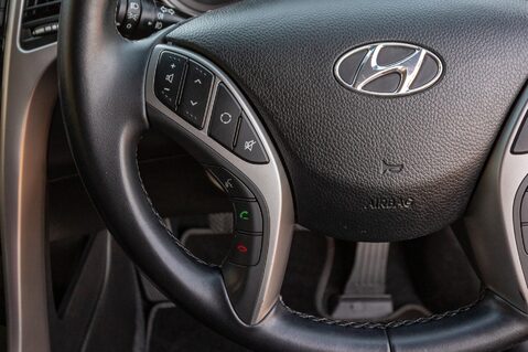 Hyundai i30 CRDI SE NAV BLUE DRIVE 19