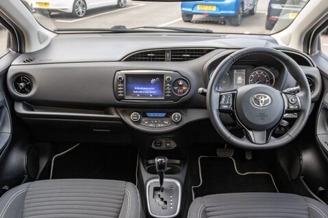 Toyota Yaris VVT-I DESIGN 3