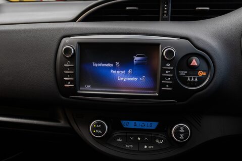 Toyota Yaris VVT-I DESIGN 23