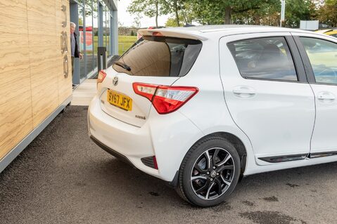 Toyota Yaris VVT-I DESIGN 8