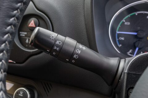 Toyota Yaris VVT-I DESIGN 17