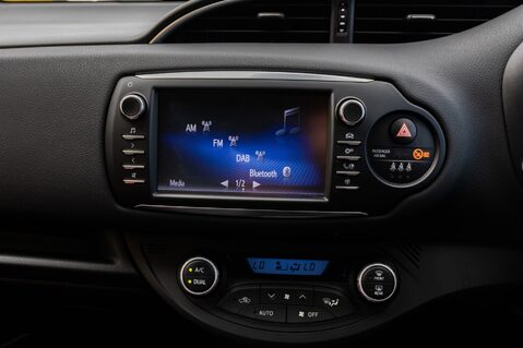 Toyota Yaris VVT-I DESIGN 22