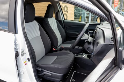 Toyota Yaris VVT-I DESIGN 27