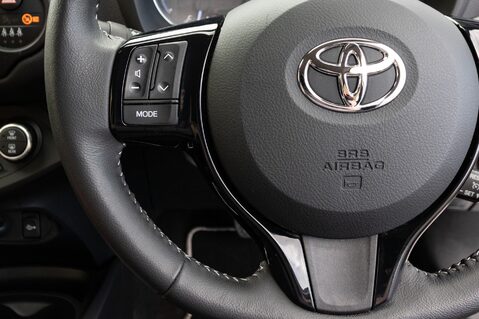 Toyota Yaris VVT-I DESIGN 19