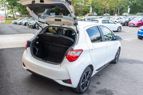 Toyota Yaris VVT-I DESIGN 31