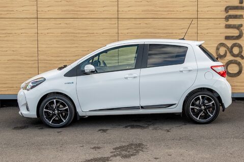 Toyota Yaris VVT-I DESIGN 13