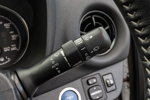 Toyota Yaris VVT-I DESIGN 18