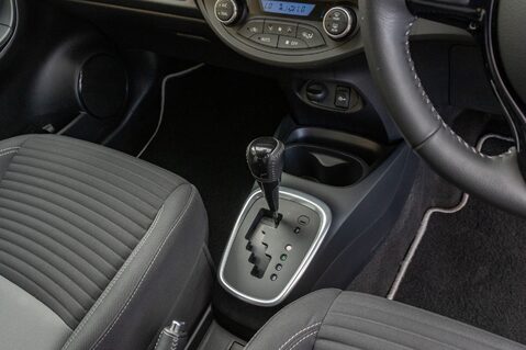 Toyota Yaris VVT-I DESIGN 28