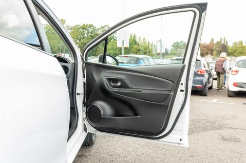 Toyota Yaris VVT-I DESIGN 14