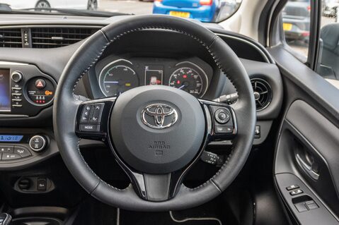 Toyota Yaris VVT-I DESIGN 21