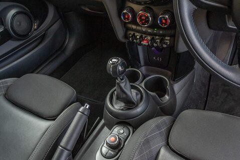 Mini Hatch COOPER 29