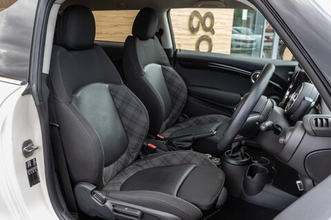 Mini Hatch COOPER 28