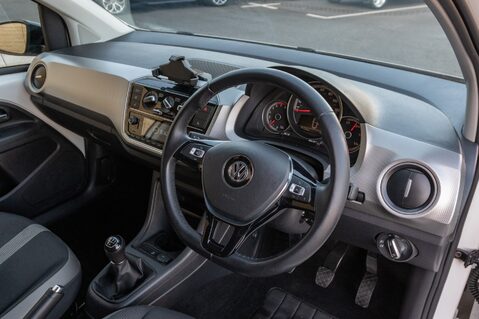 Volkswagen Up HIGH UP TSI 4