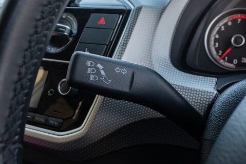 Volkswagen Up HIGH UP TSI 17