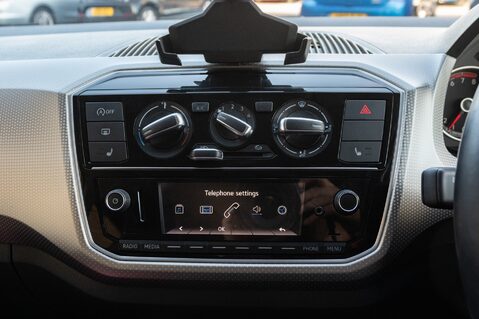 Volkswagen Up HIGH UP TSI 25