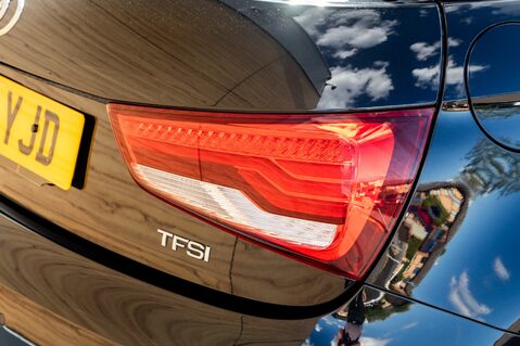 Audi A1 TFSI BLACK EDITION NAV 9