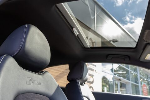 Audi A1 TFSI BLACK EDITION NAV 31