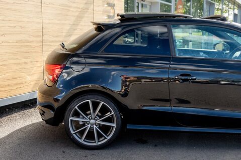 Audi A1 TFSI BLACK EDITION NAV 7