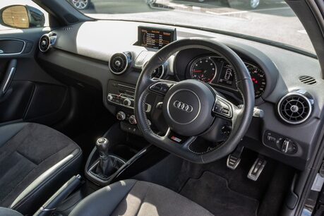 Audi A1 TFSI BLACK EDITION NAV