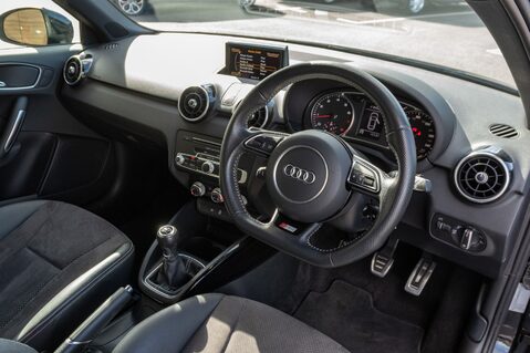 Audi A1 TFSI BLACK EDITION NAV 4