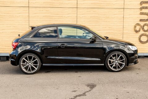 Audi A1 TFSI BLACK EDITION NAV 12