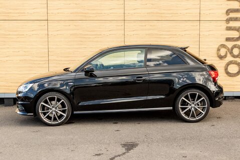 Audi A1 TFSI BLACK EDITION NAV 13