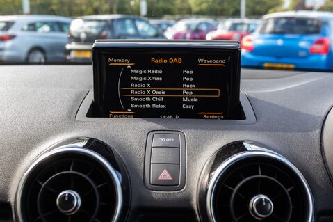 Audi A1 TFSI BLACK EDITION NAV 23