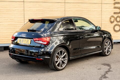 Audi A1 TFSI BLACK EDITION NAV 2