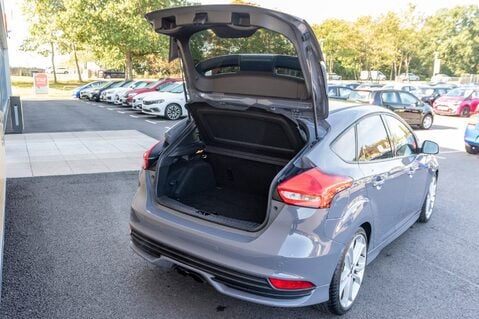 Ford Focus ST-3 35