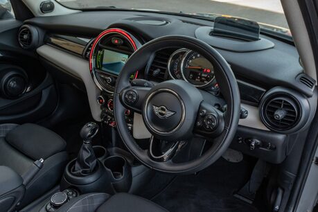 Mini Hatch COOPER