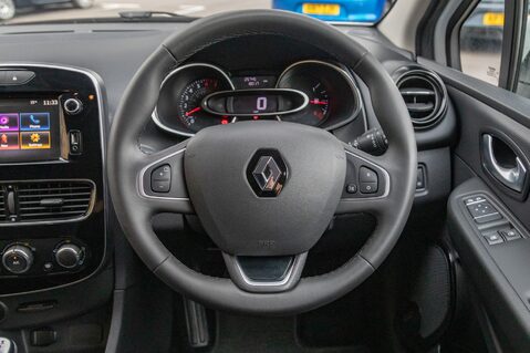 Renault Clio ICONIC TCE 22