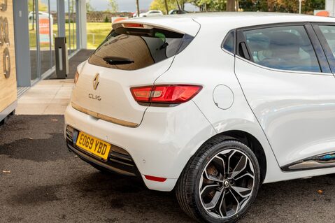 Renault Clio ICONIC TCE 8