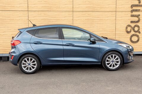Ford Fiesta TITANIUM 12
