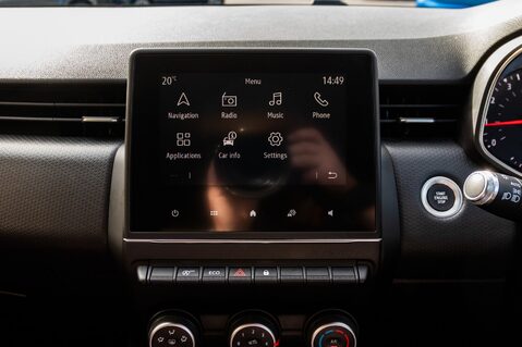 Renault Clio ICONIC TCE 22