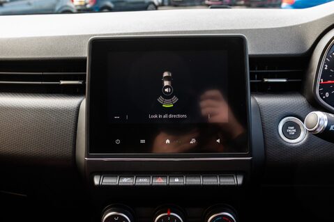 Renault Clio ICONIC TCE 28