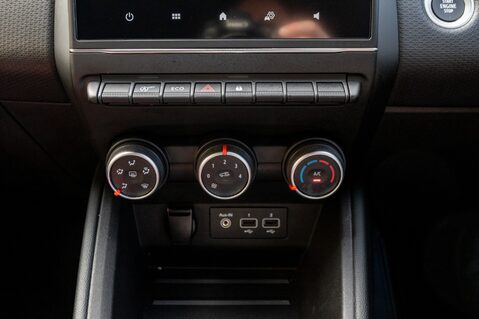 Renault Clio ICONIC TCE 32