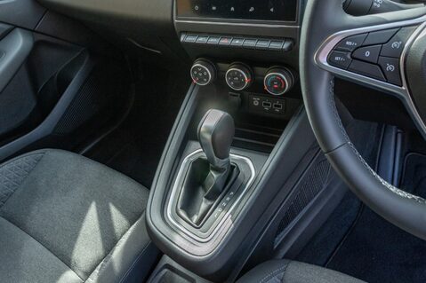 Renault Clio ICONIC TCE 31