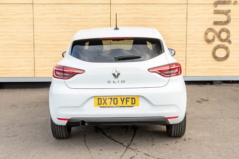 Renault Clio ICONIC TCE 6