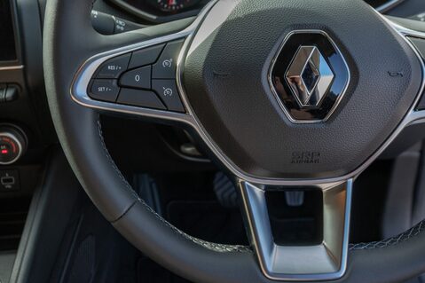 Renault Clio ICONIC TCE 19