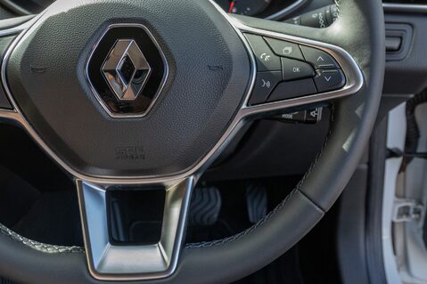 Renault Clio ICONIC TCE 20