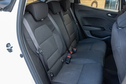 Renault Clio ICONIC TCE 33
