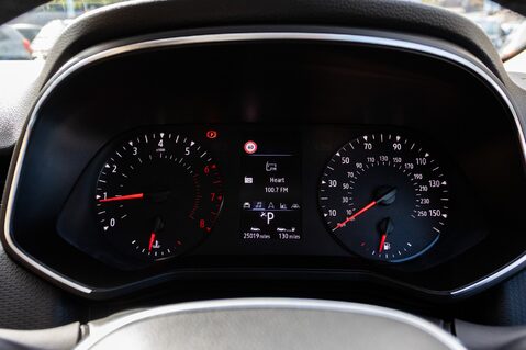 Renault Clio ICONIC TCE 15