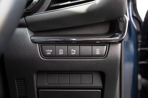 Mazda 3 SPORT LUX MHEV 16