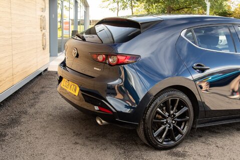 Mazda 3 SPORT LUX MHEV 8