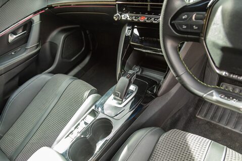 Peugeot 2008 PURETECH S/S GT 32