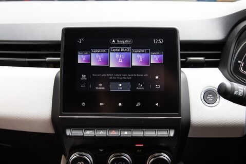 Renault Clio TECHNO TCE 24