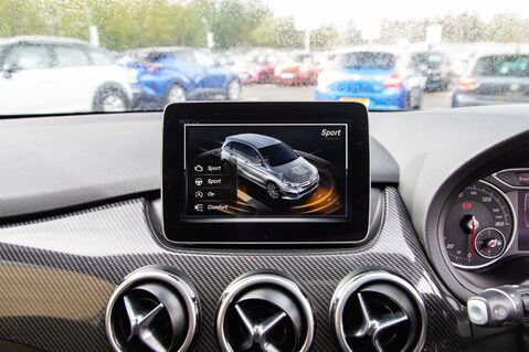 Mercedes-Benz B Class B 180 AMG LINE PREMIUM PLUS 34