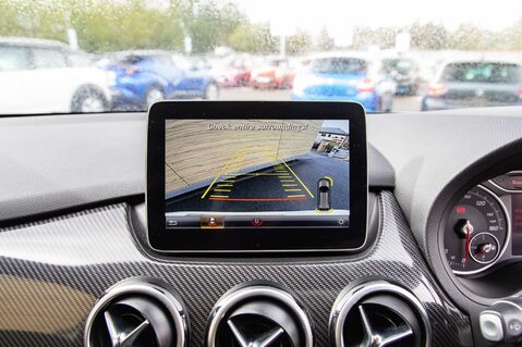 Mercedes-Benz B Class B 180 AMG LINE PREMIUM PLUS 32